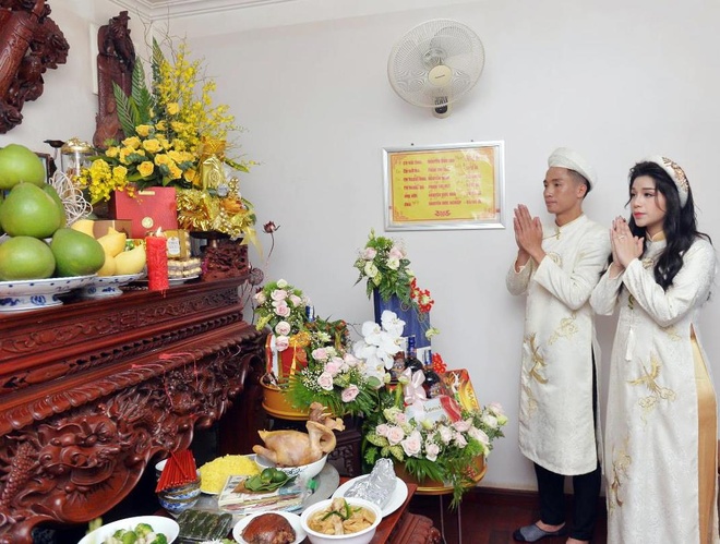 le an hoi Bui Tien Dung,  trung ve Bui Tien Dung,  ban gai Nguyen Khanh Linh,  Bui Tien Dung lay vo anh 25