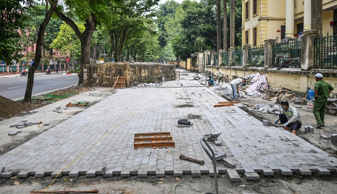 dao duong via he Ha Noi anh 1
