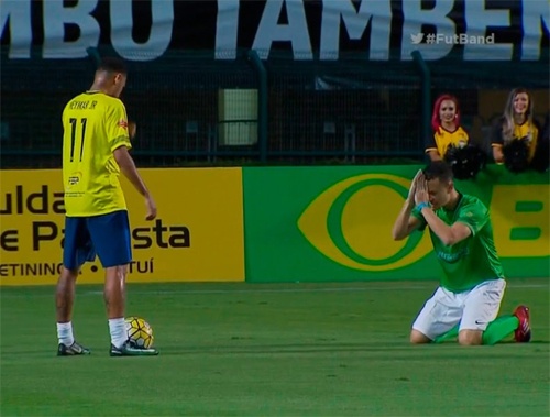 Doi thu quy lay Neymar dung di bong anh 1