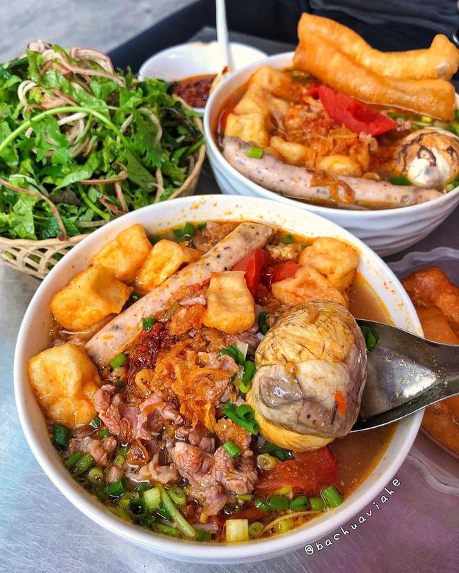 Độc lạ Bún riêu trứng vịt lộn