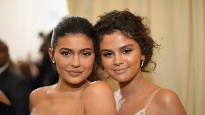 Ai thực sự xấu tính trong drama giữa Selena Gomez và Kylie Jenner? - Đời  sống