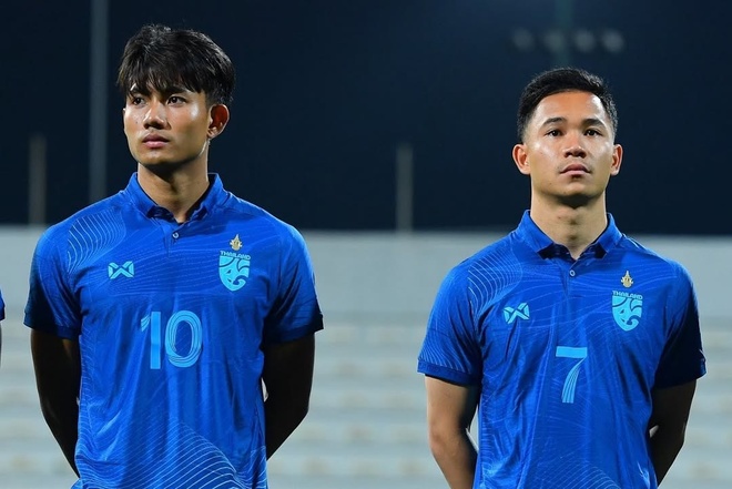 Ayol erkakning ogziga siyyapti (video) Qiz jinsiy aloqa paytida prezervativ qoyadi.