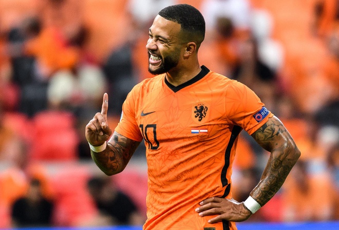 Tip.mobi tổng hợp: Memphis Depay âu yếm báu vật 