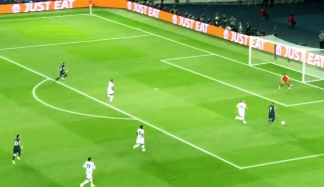 Mbappe dap tra Neymar anh 1