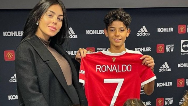 Con trai Ronaldo rời MU - Thể thao