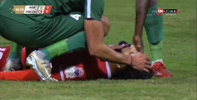 Báo động: 9 cầu thủ qua đời trên sân bóng khiến NHM bàng hoàng 1 Đồng đội cũ của Salah đột quỵ, tim ngừng đập hơn 1 tiếng - Thể thao