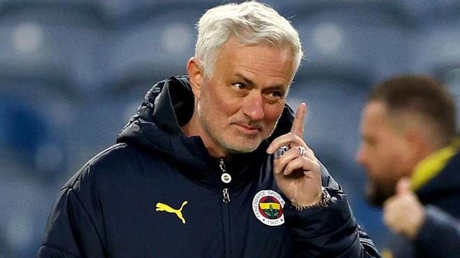 Mourinho trắng tay, chỉ trích Galatasaray sau thất bại nặng nề
