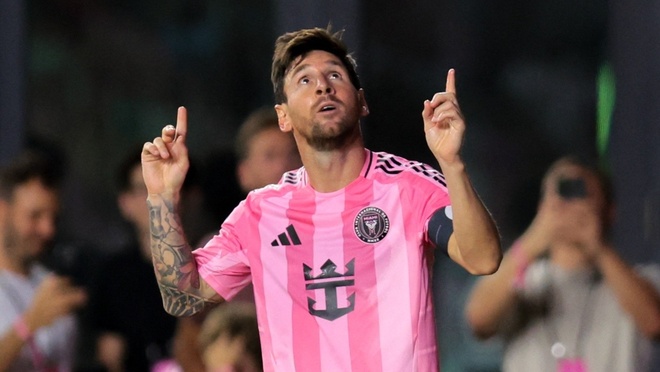 Cú đúp của Messi