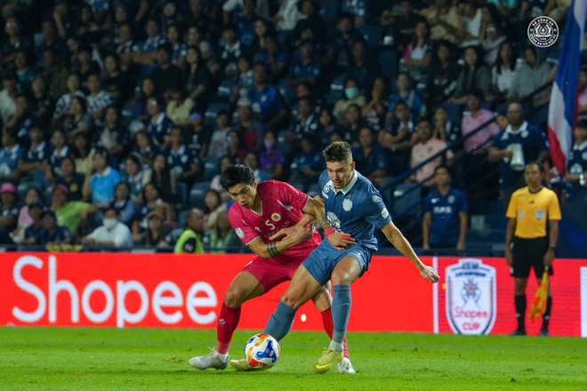 Vừa trở lại sân cỏ, Đoàn Văn Hậu nhận tin sốc 3 Sự trở lại đắt giá của Đoàn Văn Hậu | Znews.vn