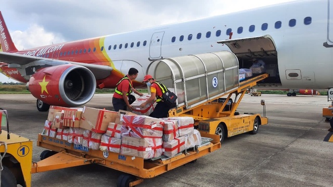 Vietjet tiết kiệm hàng trăm tỷ khi tự phục vụ mặt đất tại Tân Sơn Nhất -  Kinh doanh