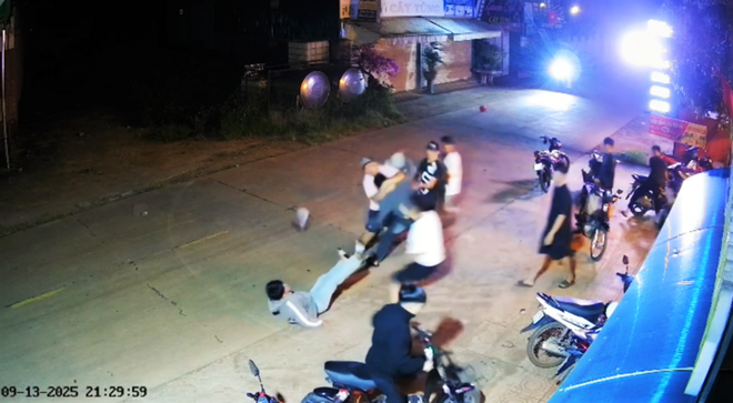 thanh nien hon chien,  tai quan ca phe anh 1