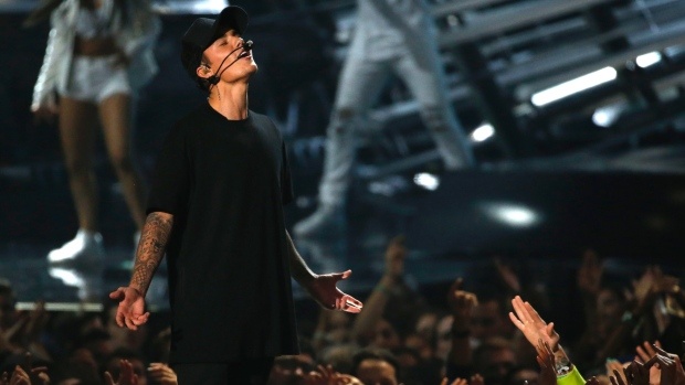 10 lần xuất hiện ấn tượng của Justin Bieber tại lễ trao giải - Nhạc Âu Mỹ