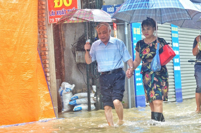 Ha Noi ngap lut do mua lon anh 18