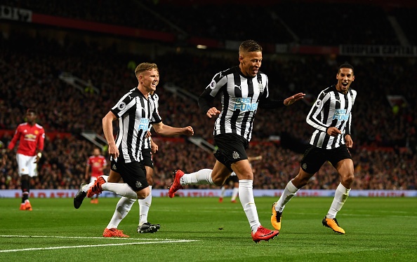 Man Utd vs Newcastle: Pogba,  Ibrahimovic tro lai anh 17
