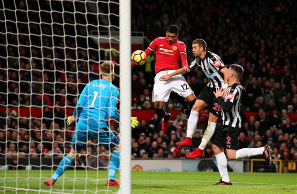 Man Utd vs Newcastle: Pogba,  Ibrahimovic tro lai anh 22