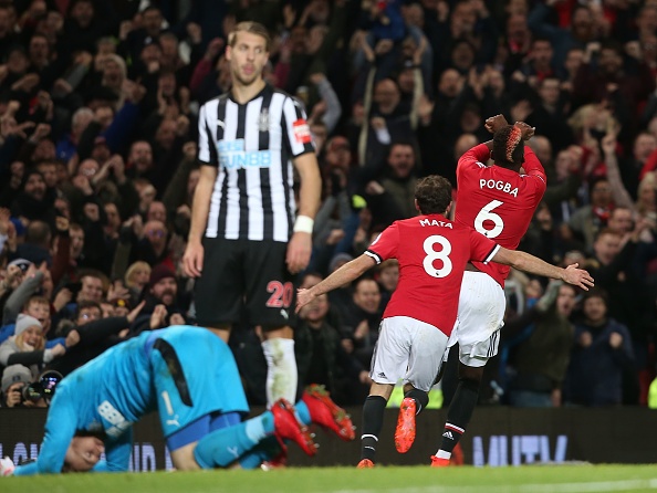 Man Utd vs Newcastle: Pogba,  Ibrahimovic tro lai anh 26