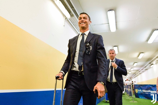 Ronaldo ra mat Serie A anh 6