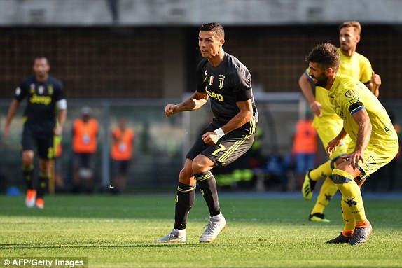 Ronaldo ra mat Serie A anh 22