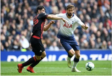 Tottenham vs Huddersfield anh 18