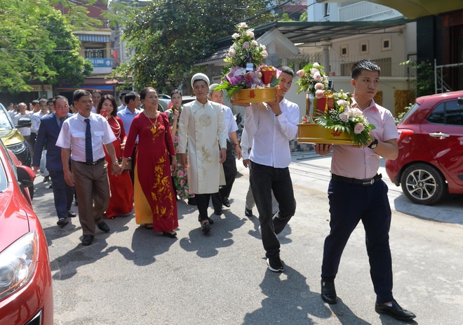 le an hoi Bui Tien Dung,  trung ve Bui Tien Dung,  ban gai Nguyen Khanh Linh,  Bui Tien Dung lay vo anh 12