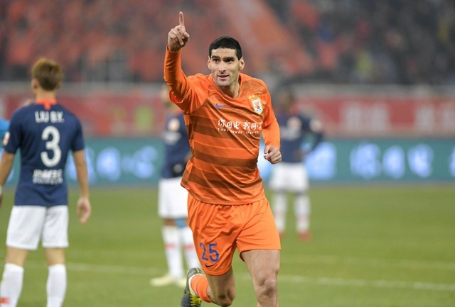 Fellaini lap hat-trick anh 1