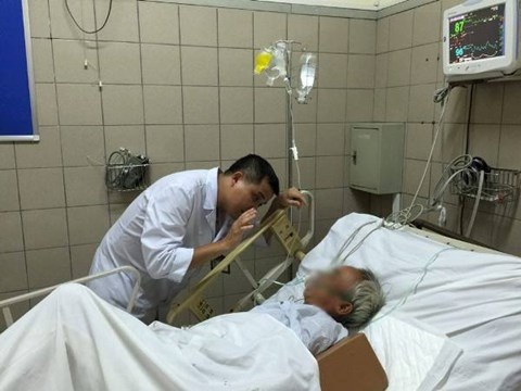 Ngo doc ruou o Mo Lao - Ha Noi anh 1