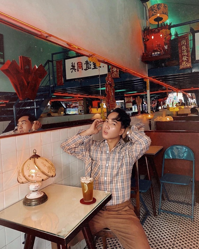 KHÔNG GIAN QUÁN CAFE KIỂU HONG KONG ĐẦY HOÀI NIỆM VÀ CHẤT ĐIỆN ẢNH