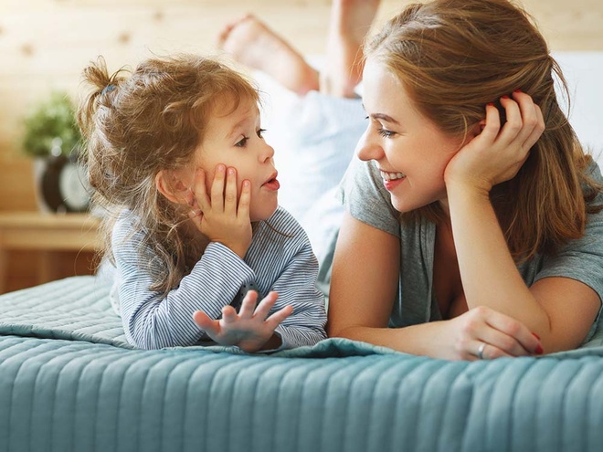Trẻ sẽ thông minh hơn khi thường xuyên trò chuyện với cha mẹ' - Giáo dục