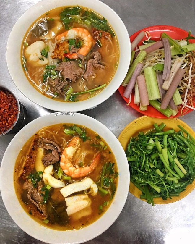 QUÁN BÚN THÁI NGON Ở QUẬN 4 NẰM TRONG CON HẺM NHỎ ĐÔNG KHÁCH
