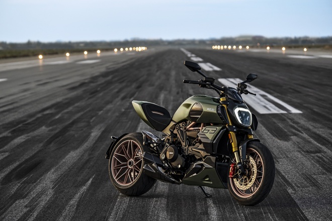 Ducati và Lamborghini Ra Mắt Phiên Bản Giới Hạn Siêu Mô Tô Panigale V4