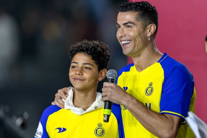Con trai Ronaldo tới Saudi Arabia chơi bóng - Thể thao