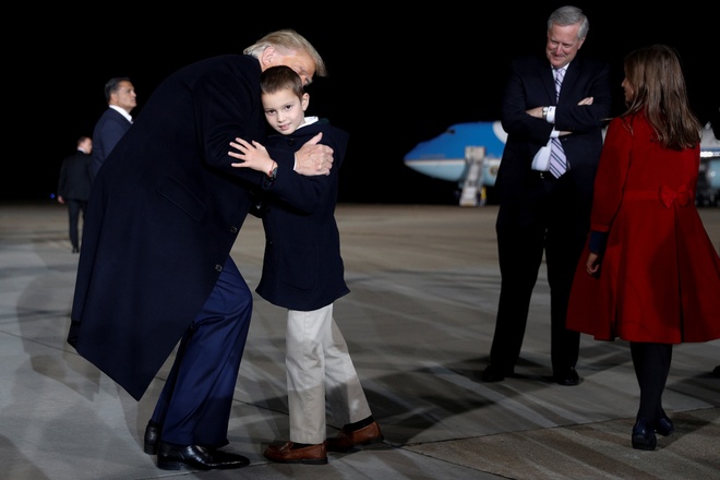 Trump mac Covid-19 anh 4