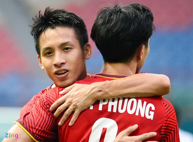 Hng Dng - cu th c ch  tp luyn c v vi Ronaldo | Znews.vn