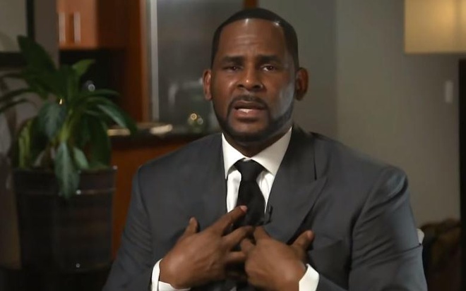 R. Kelly khóc phủ nhận cáo buộc quấy rối tình dục - Sao Hollywood