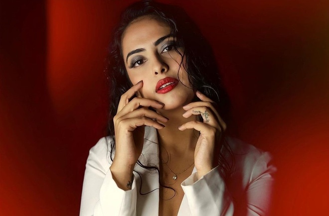 Erotik futbolkani echish