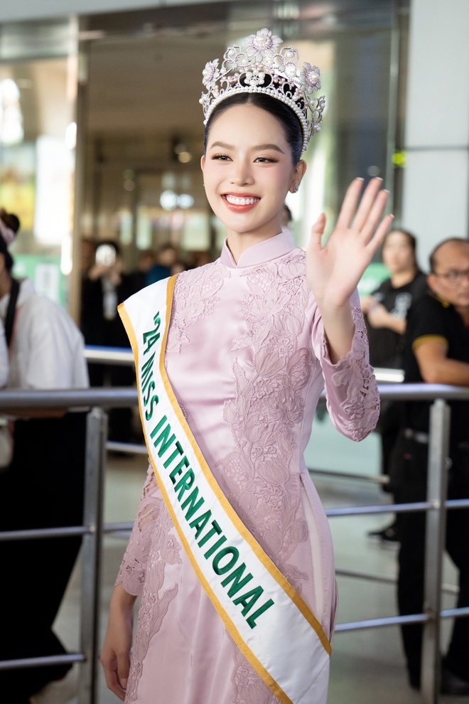 Thanh Thủy về nước sau đăng quang Hoa hậu Quốc tế ở Nhật Bản