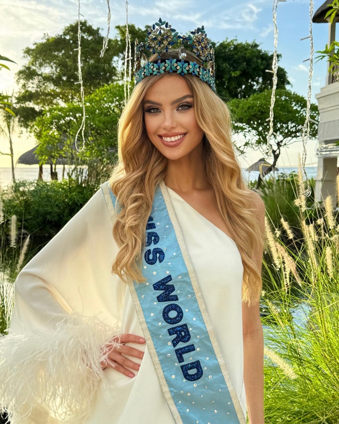 Thanh Thủy và 5 cô gái vừa đội vương miện hoa hậu | Znews.vn