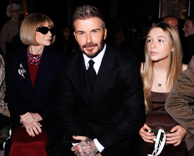 Harper Beckham gây chú ý trong show của mẹ - Giải trí