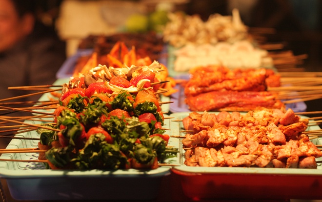 Sa Pa nổi tiếng với ẩm thực độc đáo, tinh tế, như đồ nướng, cá hồi, lợn bản, cá suối. Ảnh: Chudu24.