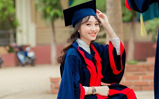 Nu sinh toa sang du khiem khuyet anh 1