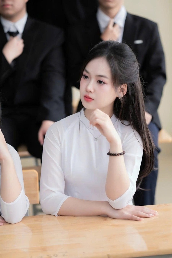 Dàn thủ khoa 'trai xinh, gái đẹp' gây chú ý - Đời sống