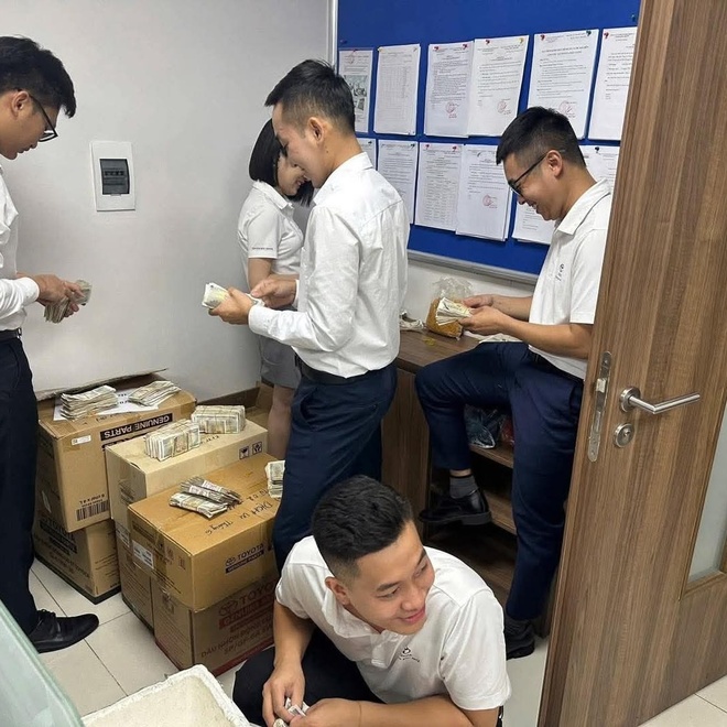 mang tien le mua xe anh 2