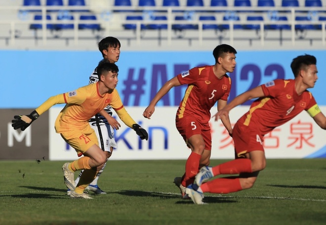 Cầu thủ Nguyễn Thanh Bình - Hành trình từ niềm đam mê đến đỉnh cao bóng đá Việt Nam