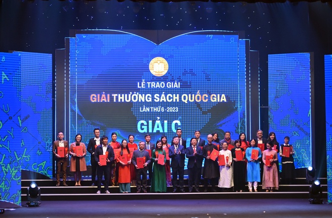 giai thuong sach quoc gia anh 9