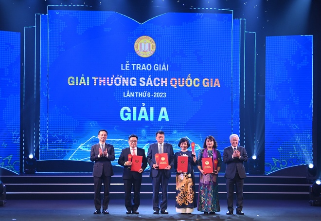 giai thuong sach quoc gia anh 11