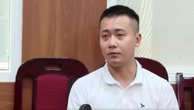 Hang Du Muc,  bat khoc,  Quang Linh Vlogs anh 1