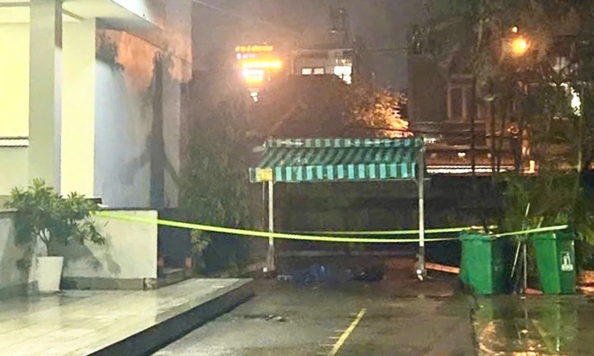 nu sinh tu vong, trong khuon vien, truong cao dang, TP.HCM anh 1