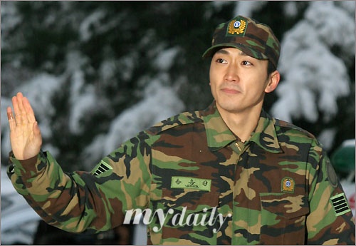 T.O.P bi truc xuat khoi quan ngu anh 2