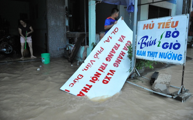 lu tren song Vu Gia vuot dinh lich su anh 11