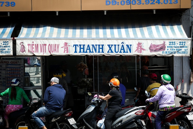 QUẦY CHẾ BIẾN VỊT QUAY THANH XUÂN CẦU BÔNG ĐẠT CHUẨN VỆ SINH AN TOÀN THỰC PHẨM
